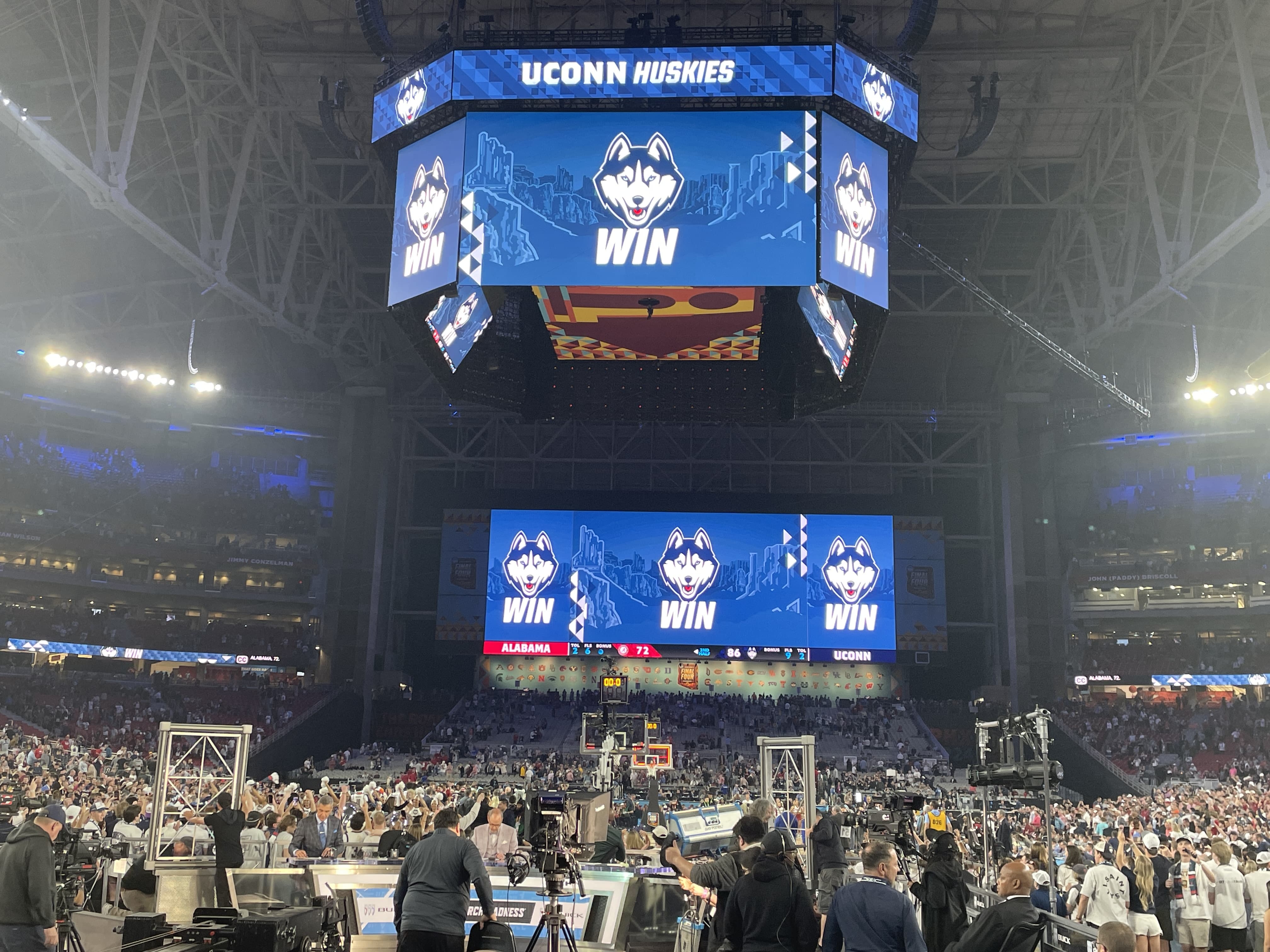 UConn basketball defeats Alabama at the Final Four in Phoenix
