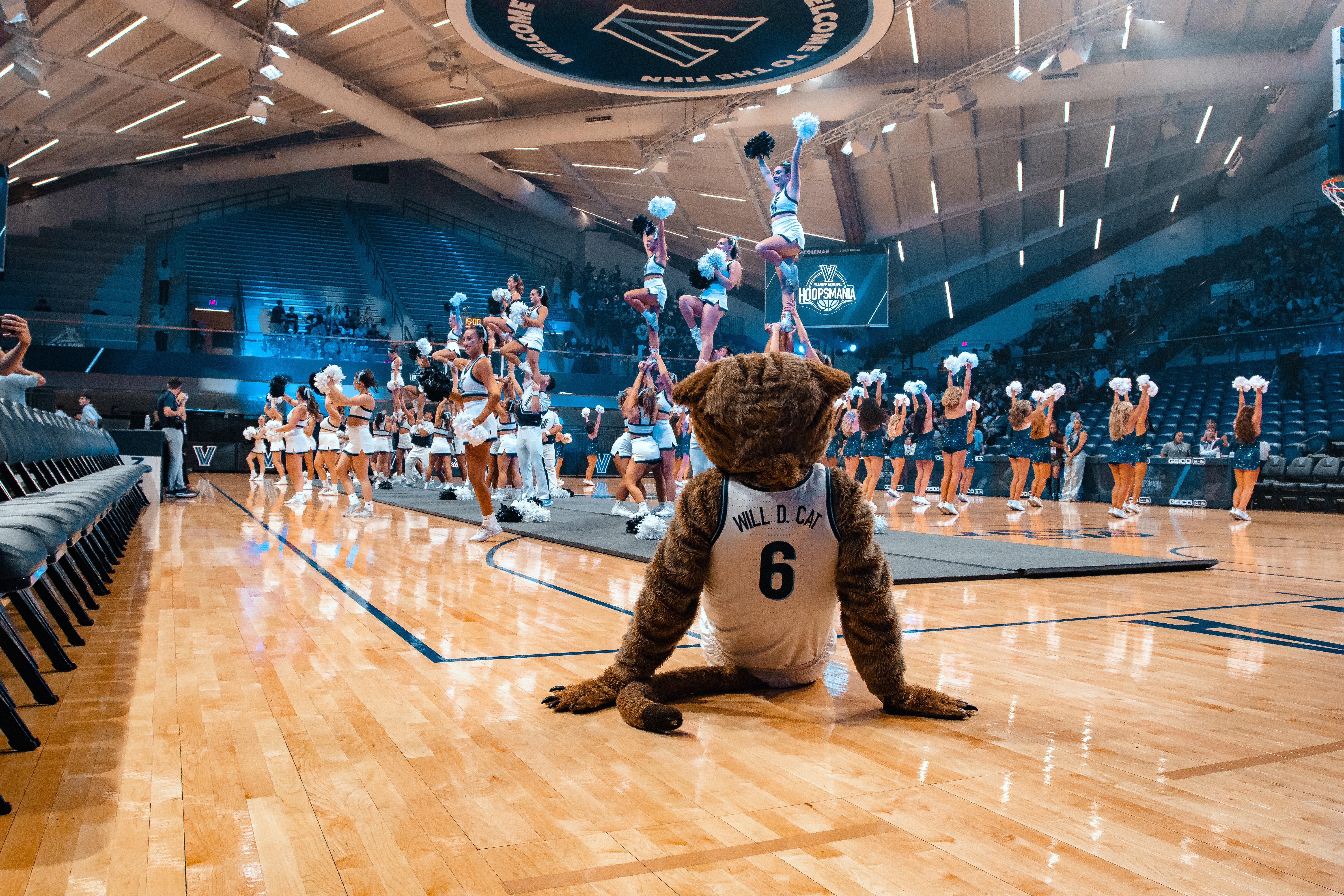 Villanova basketball mascot and cheerleaders