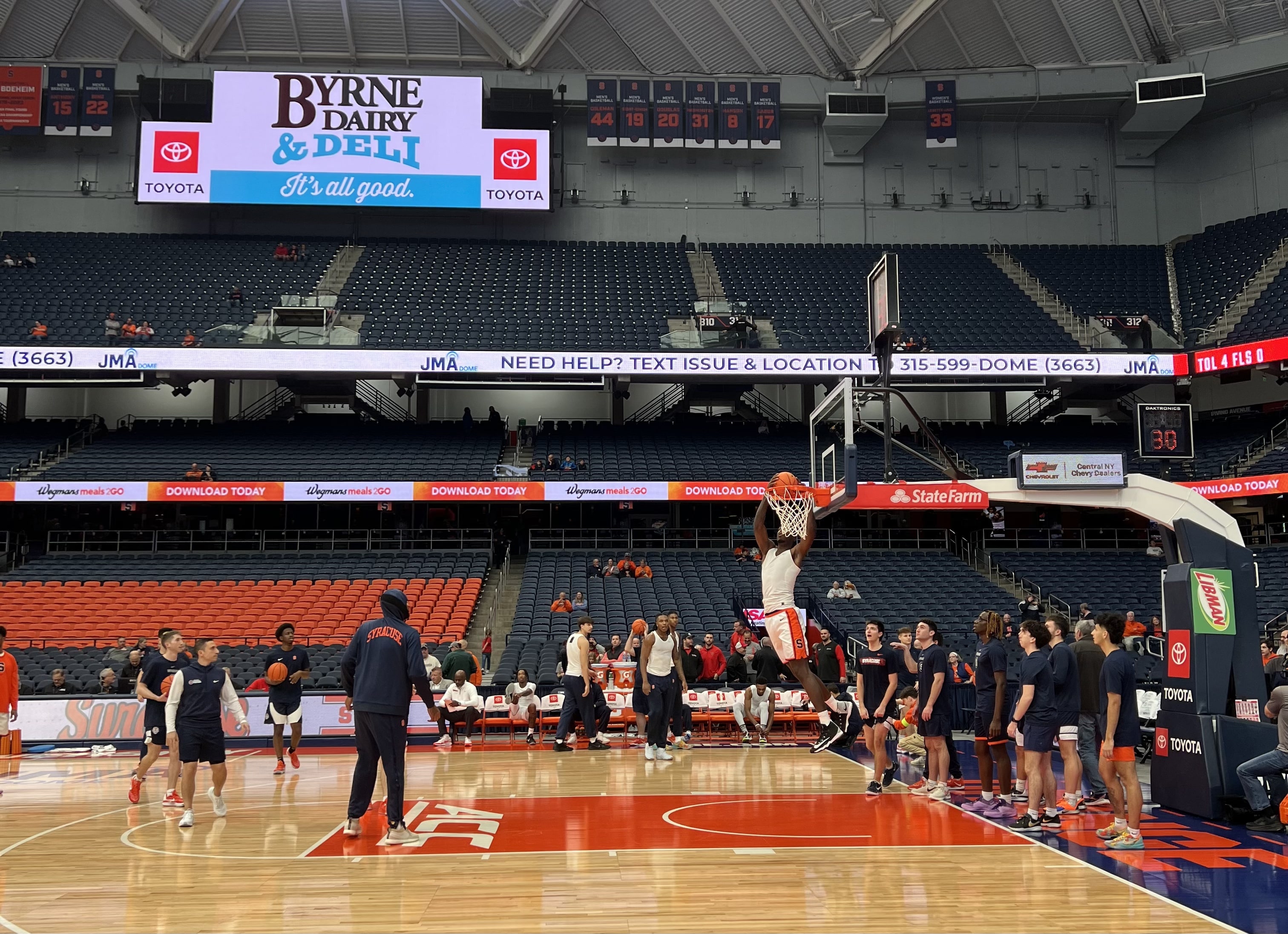 Syracuse basketball player Donnie Freeman warm up dunk vs Youngstown State