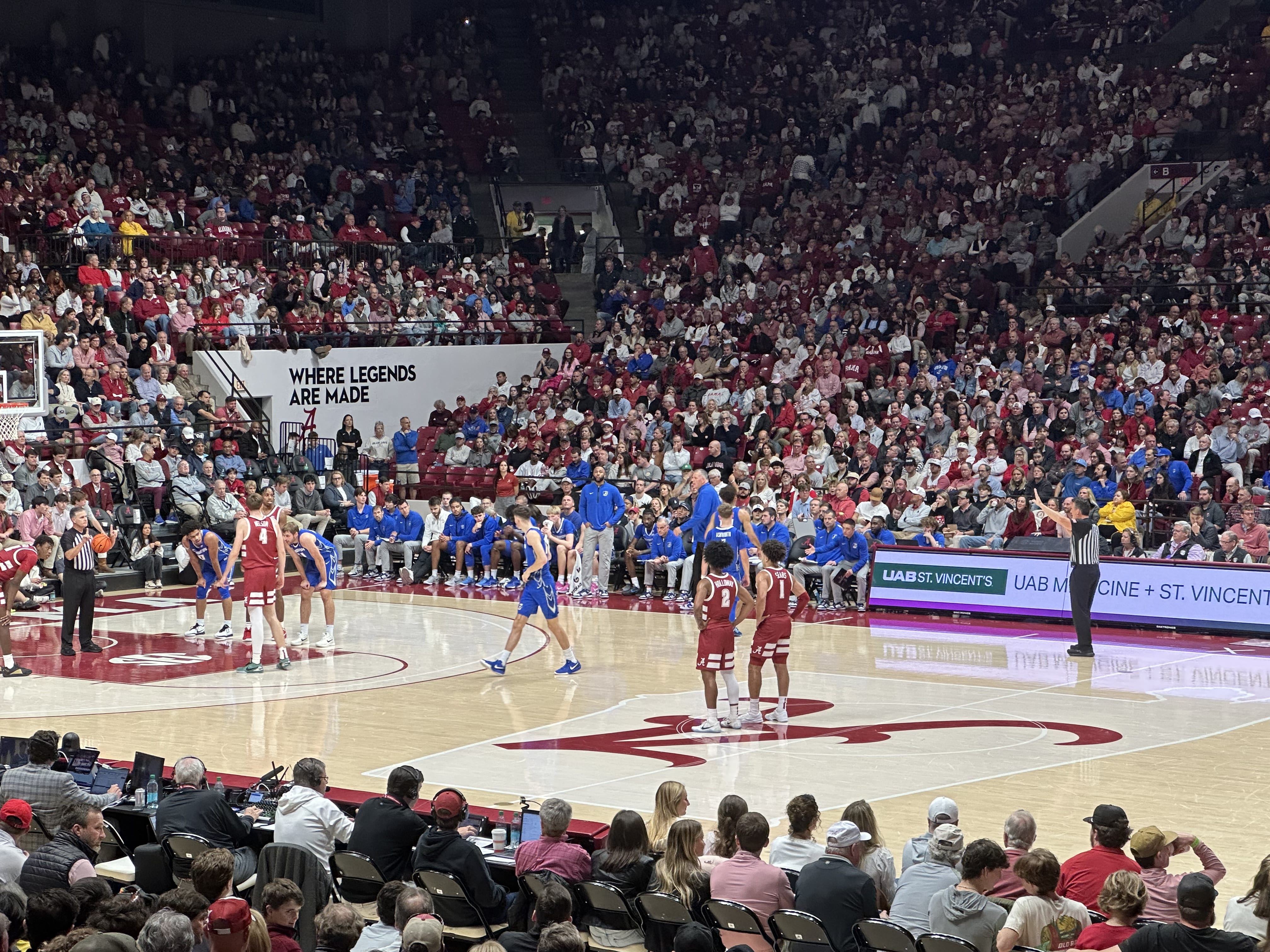 Alabama basketball players Mark Sears and Aden Holloway watch on as Grant Nelson shoots free throws. (Photo credit: Nick Elliott, CBB Review)