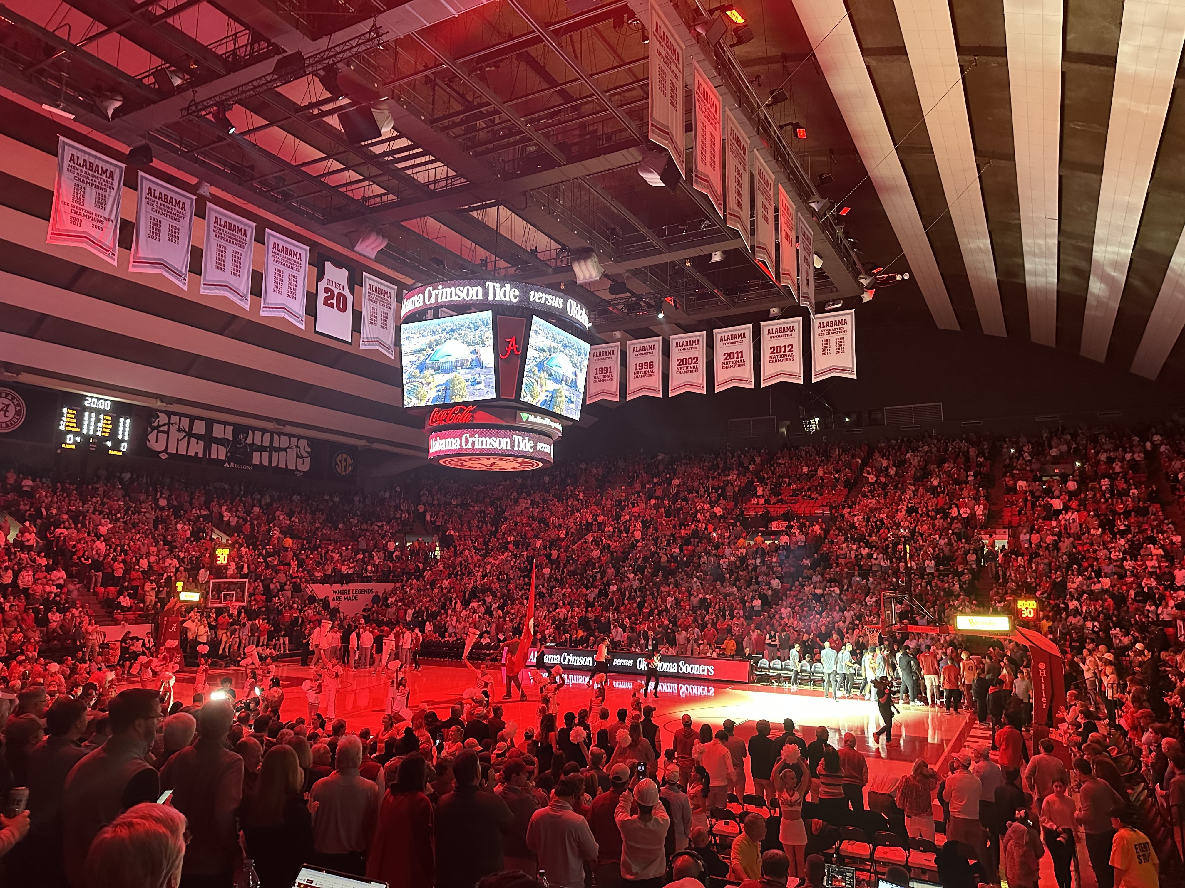 Alabama Basketball gets ready to face-off against Oklahoma. (Photo credit: Nicholas Elliott)