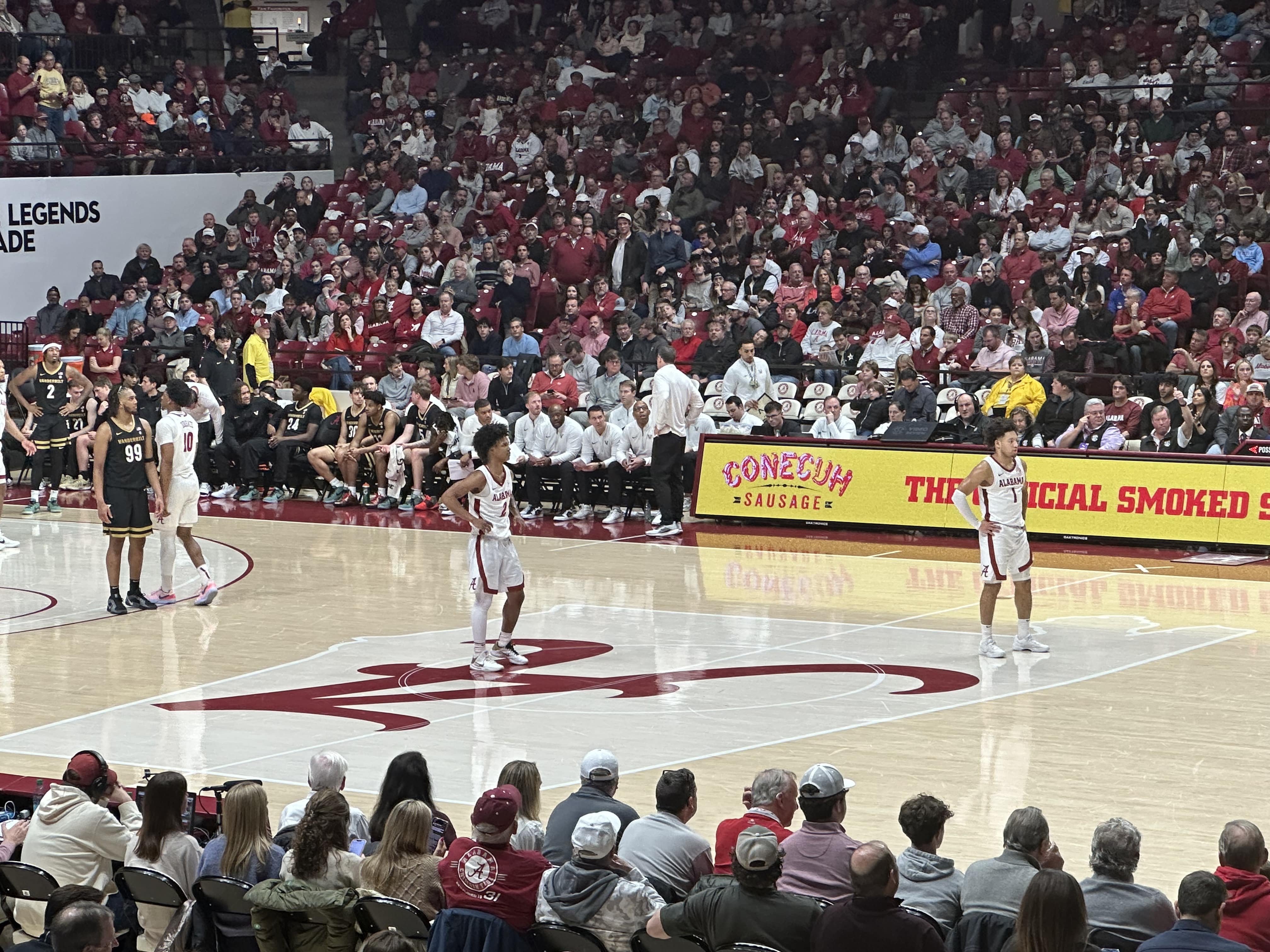 Alabama Basketball's Aden Holloway and Mark Sears getting back on defense. (Photo credit: Nick Elliott, CBB Review)