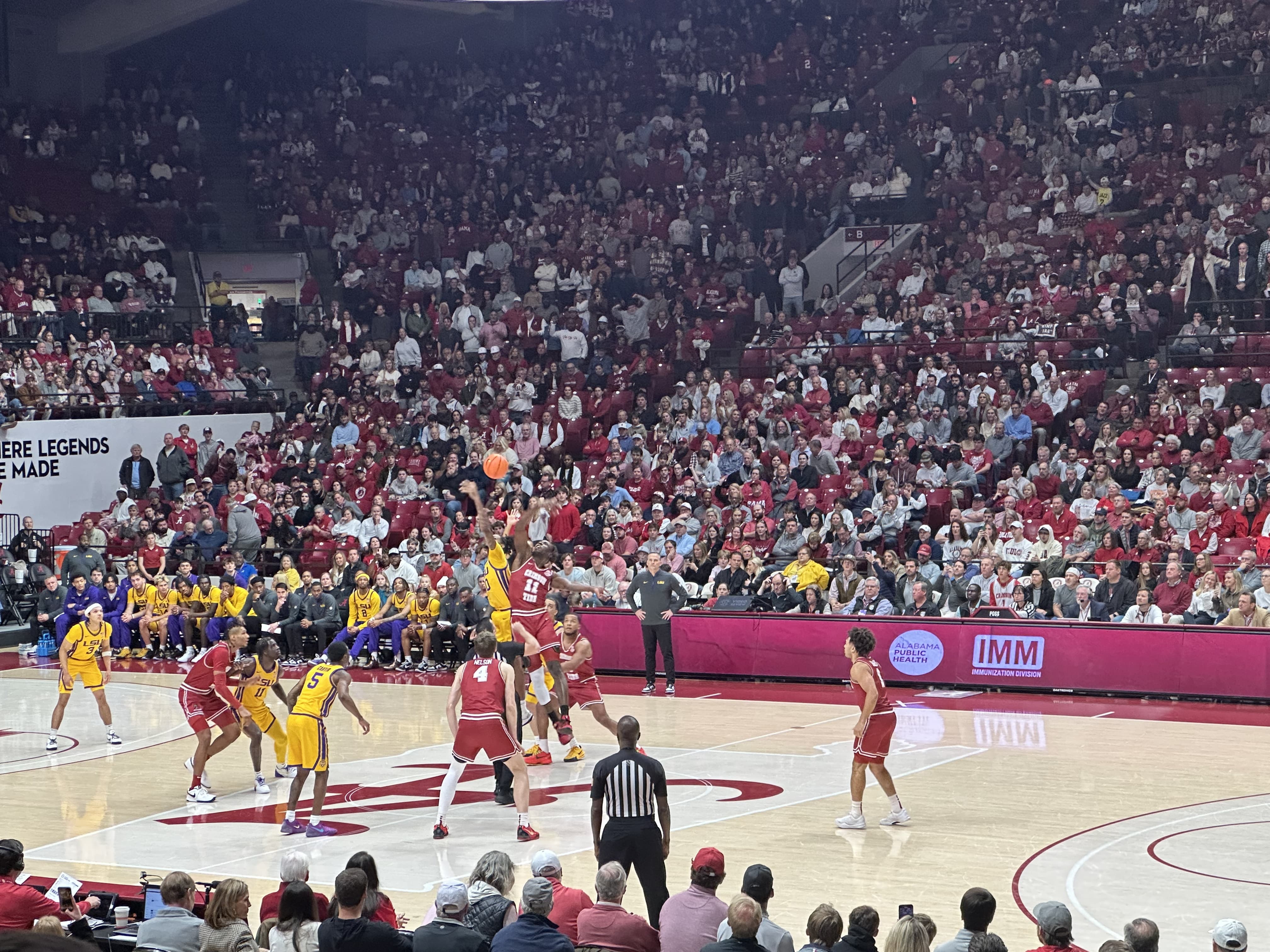 Alabama basketball player Clifford Omoruyi wins the jump-ball. (Photo credit: Nick Elliott, CBB Review)