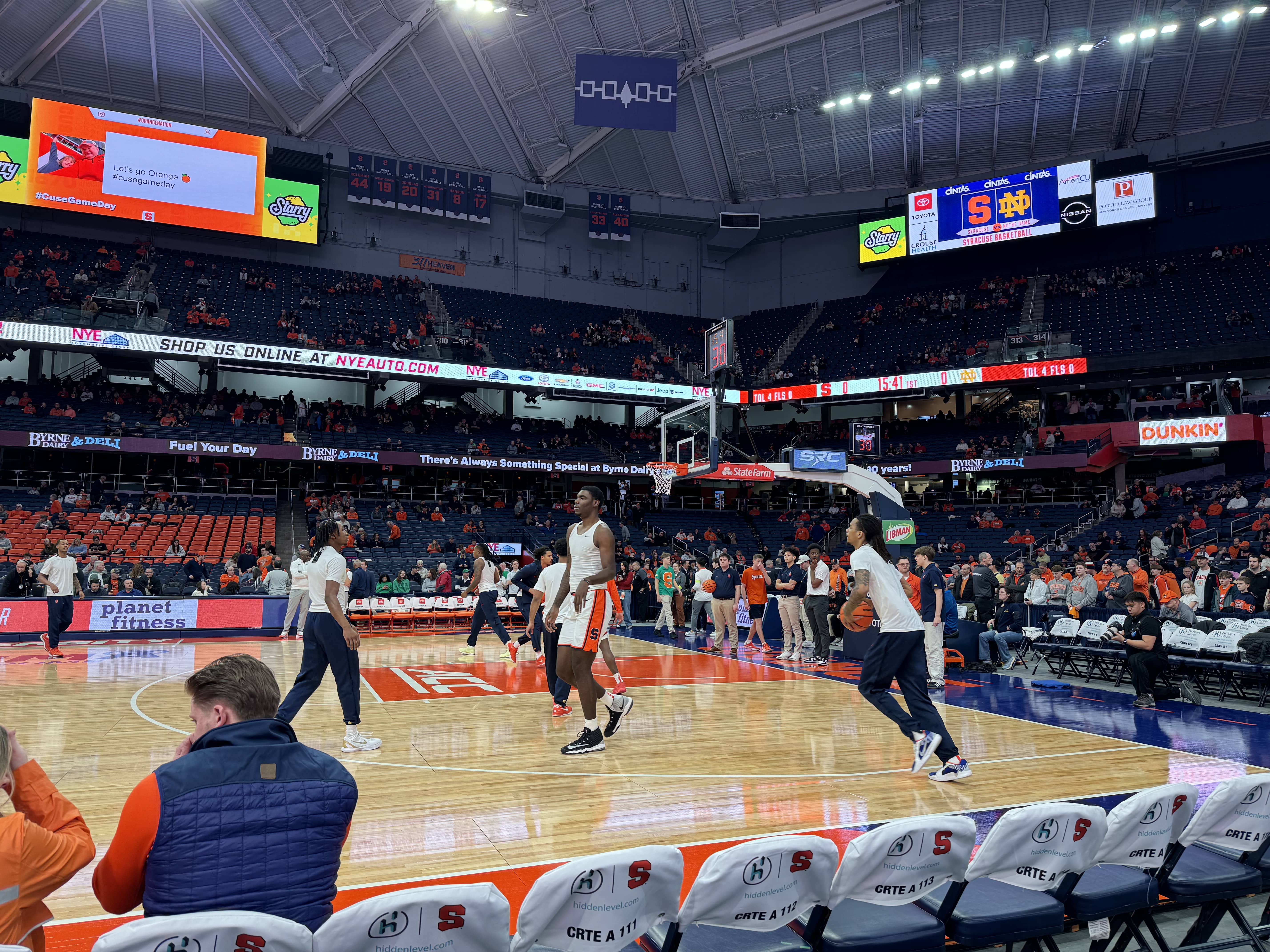 JMA Wireless Dome, Syracuse basketball warms up