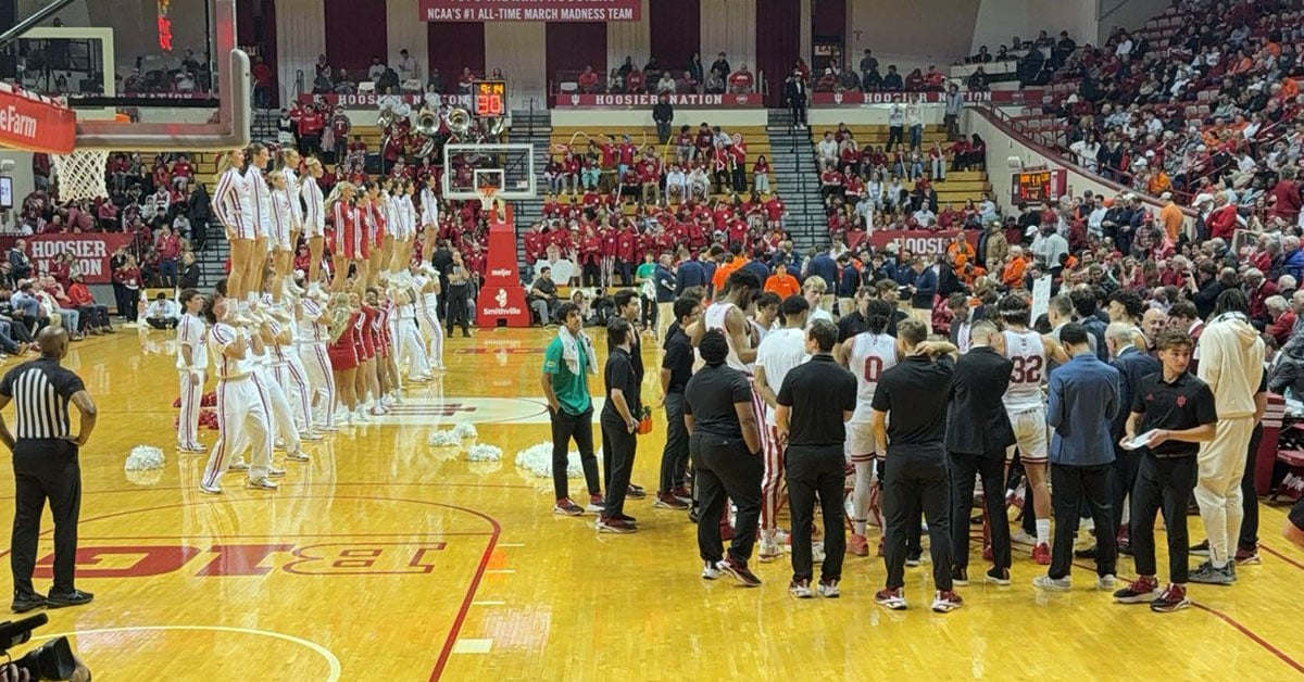Indiana basketball calls timeout against Illinois