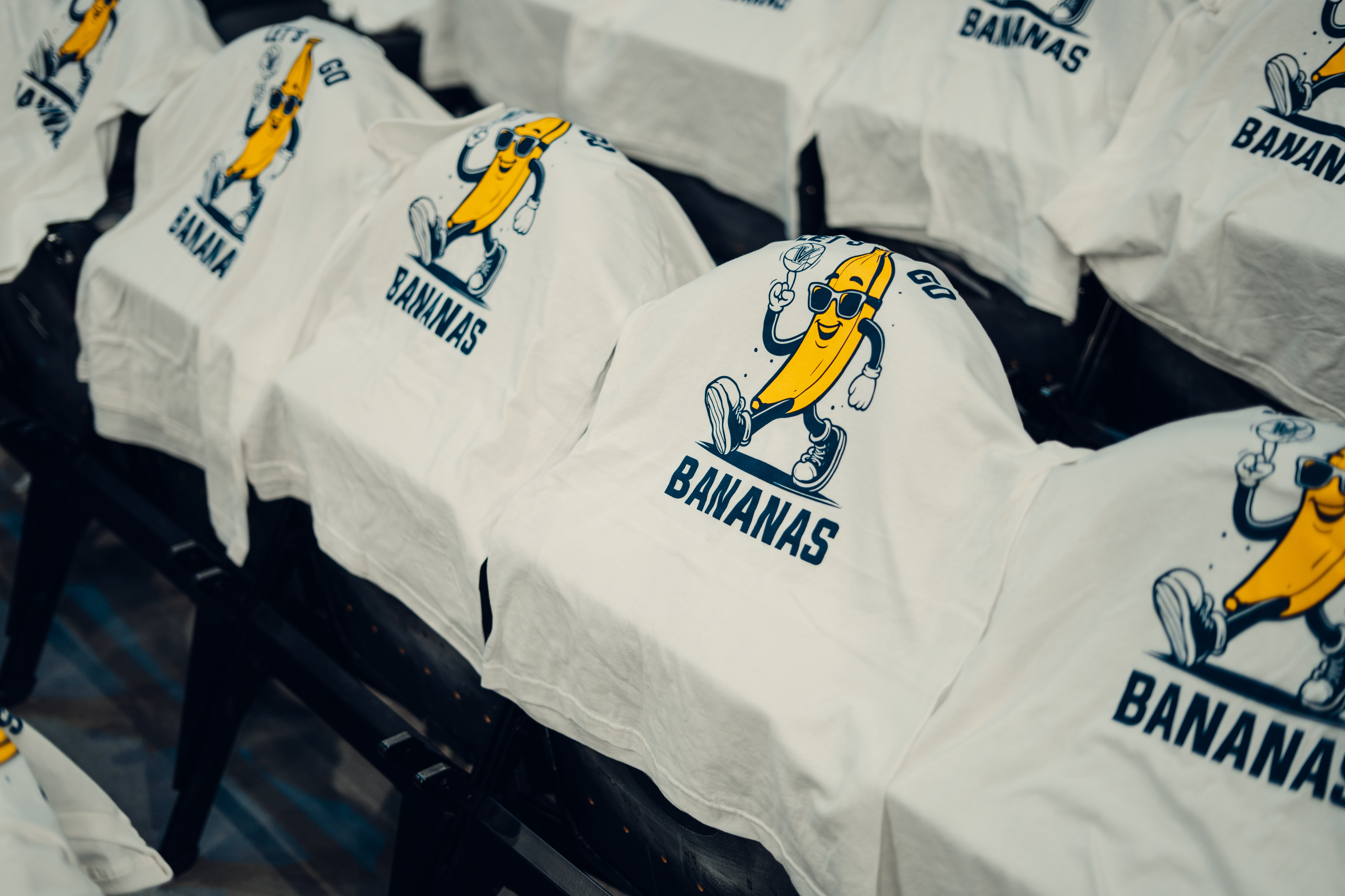 Villanova basketball bananas t-shirt giveaway. (Photo credit: Dylan Johnson, CBB Review)