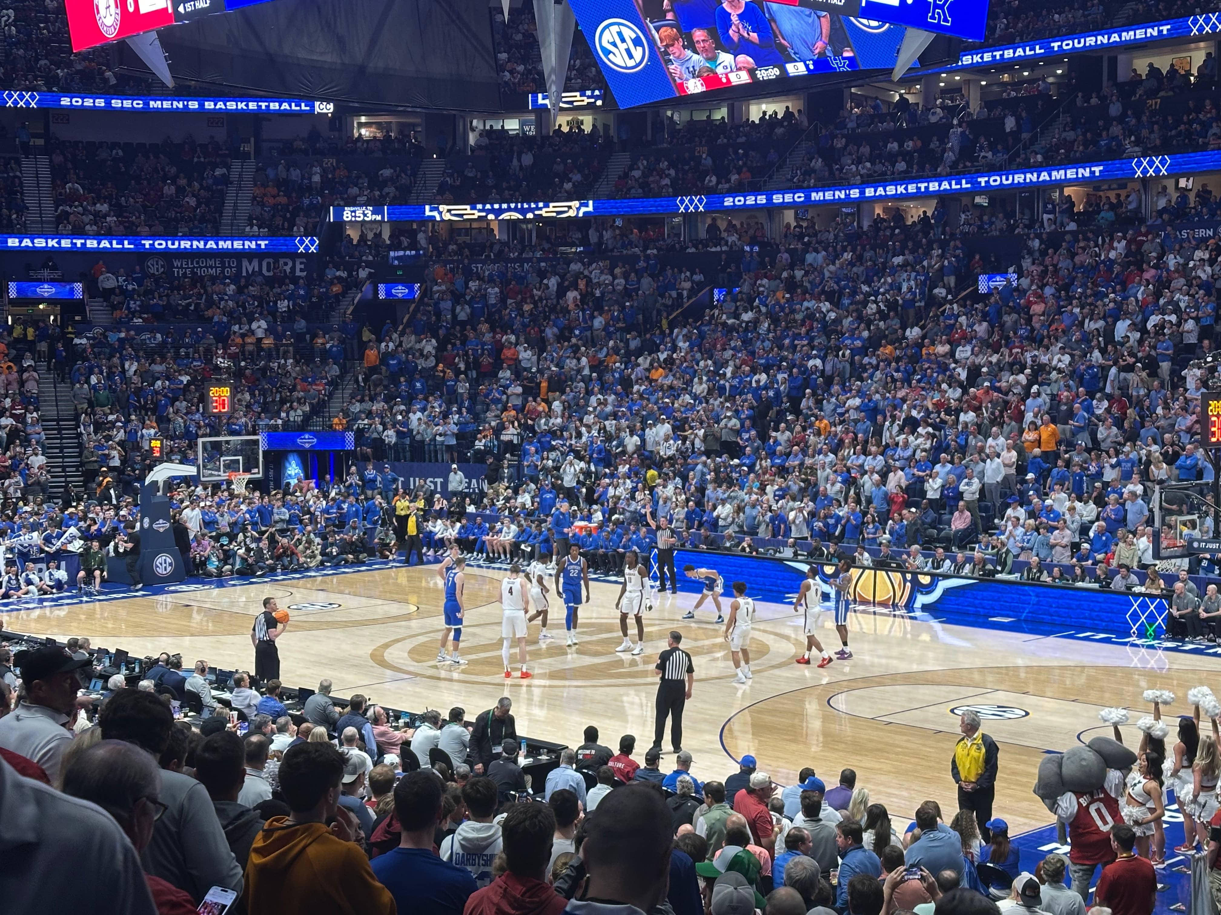 Alabama Basketball gets ready to face off against Kentucky at the 2025 SEC Tournament (Photo credit: Nick Elliott, CBB Review)