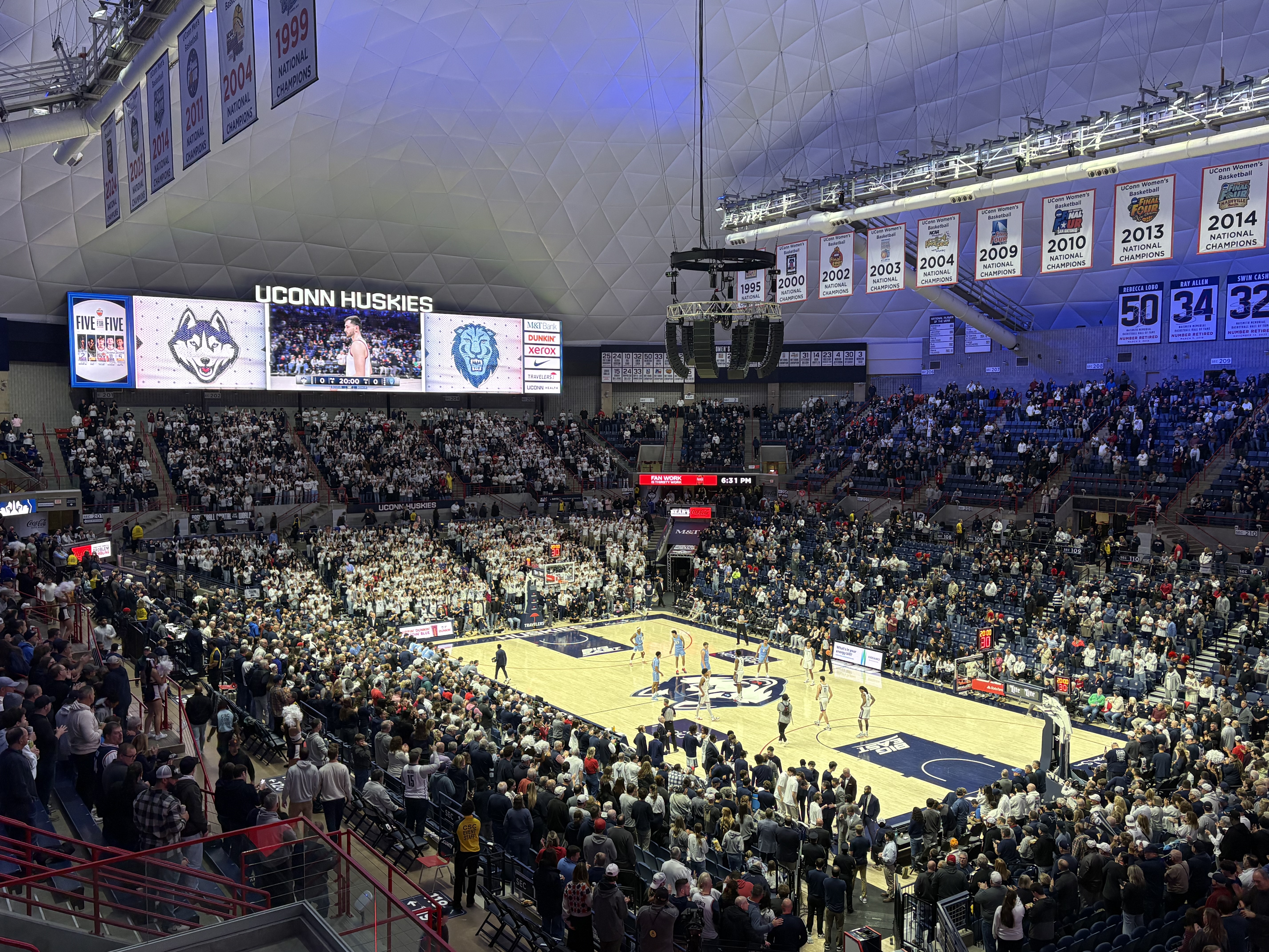 UConn basketball pre-game versus Columbia at Gampel Pavilion (Photo credit: Ryan Poutre, CBB Review)